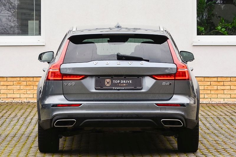 Volvo V60 CC/B4/AWD/Momen/TažZ/H&K/Ihned - fotka 6 z 24