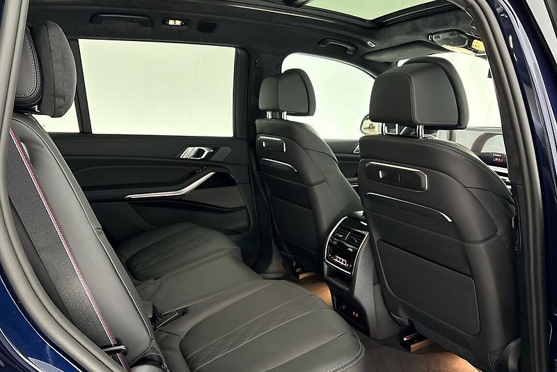 BMW X7 xDrive40d - fotka 10 z 24