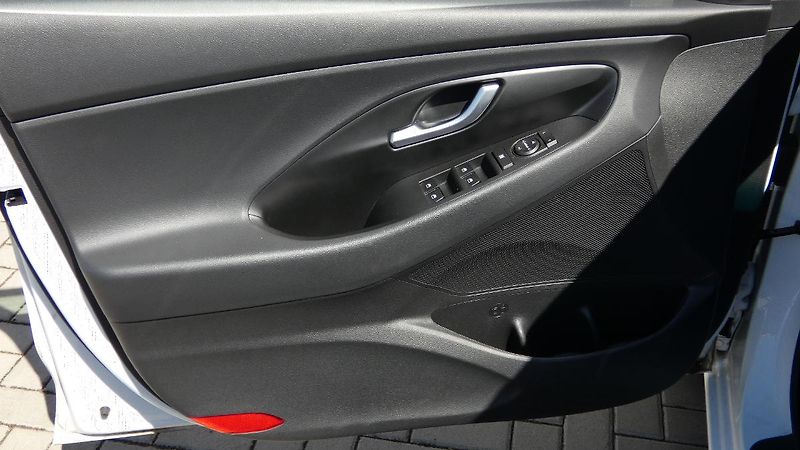 Hyundai i30 Kombi 1.6 CRDi Tricolor - fotka 8 z 22
