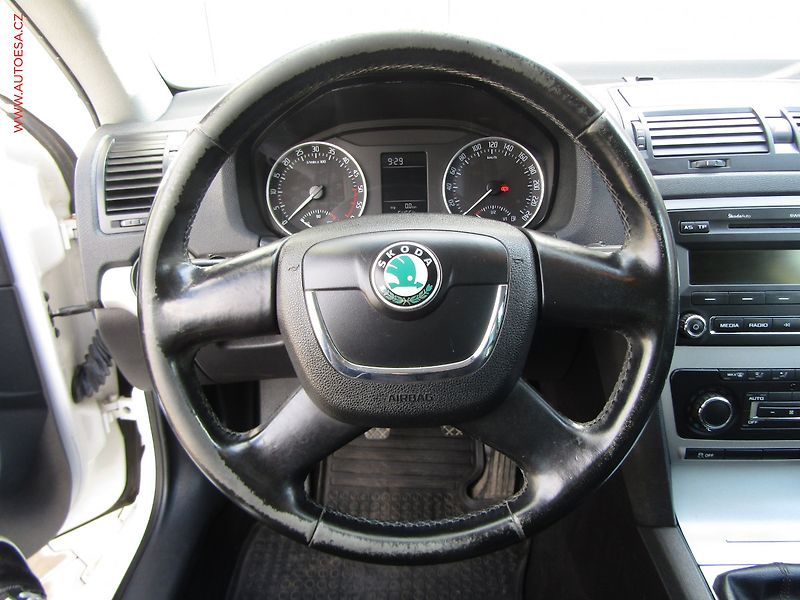 Škoda Octavia (2012) 1.6 TDi, ČR, Ambition - fotka 16 z 18