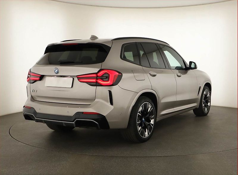 BMW iX3 (2022) M Sport 80 kWh, SoH 95% - fotka 5 z 21