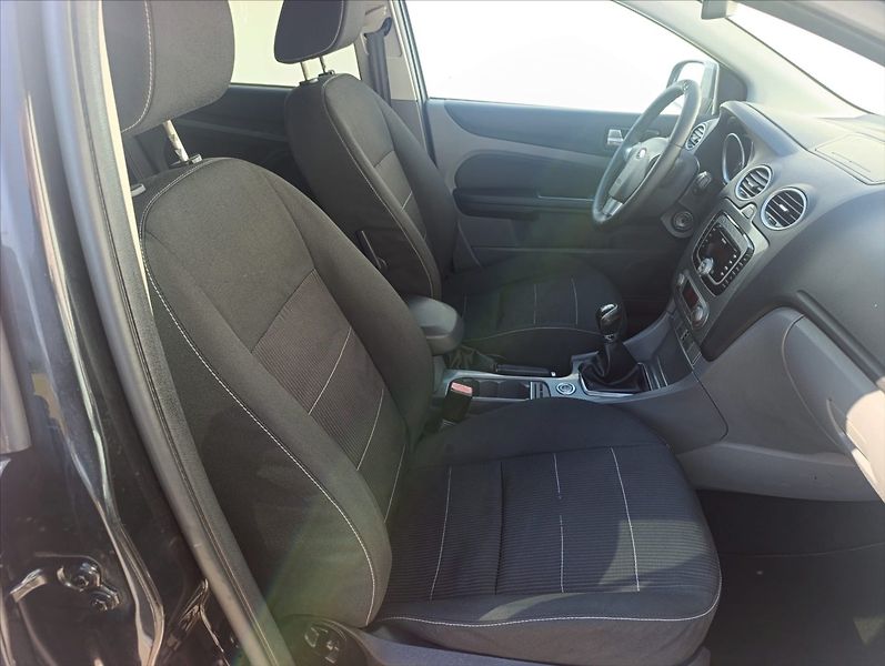 Ford Focus 1,6 TDCi Aut.klimatizace , Alu - fotka 25 z 32