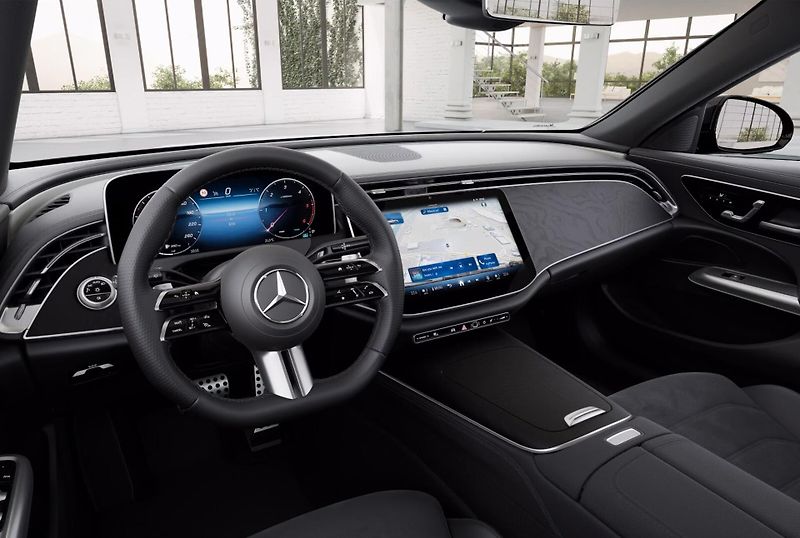 Mercedes-Benz Třídy E 220d AMG Pano 360 DIGI Distro - fotka 7 z 8