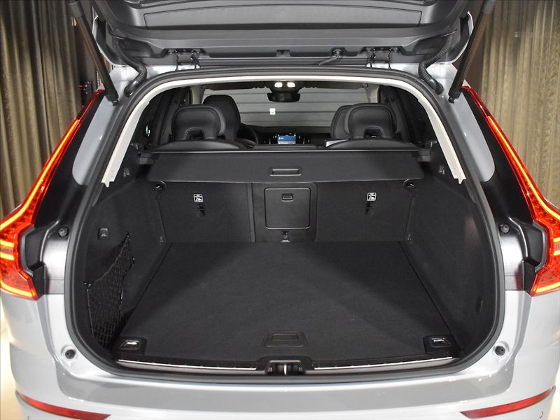 Volvo XC60 2,0 B4 AWD Plus Blis,Bezklíč - fotka 10 z 23