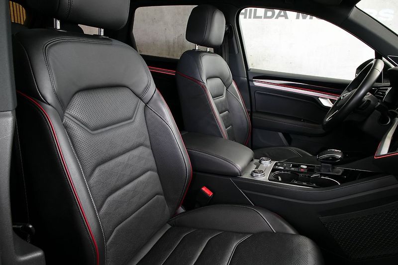Volkswagen Touareg 3.0TDI 210kW R-Line Edition 20 - fotka 17 z 50