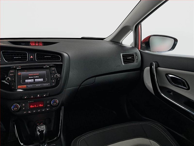 Kia Ceed (2015) 1.6 CRDi, Serv.kniha, Navi - fotka 8 z 21
