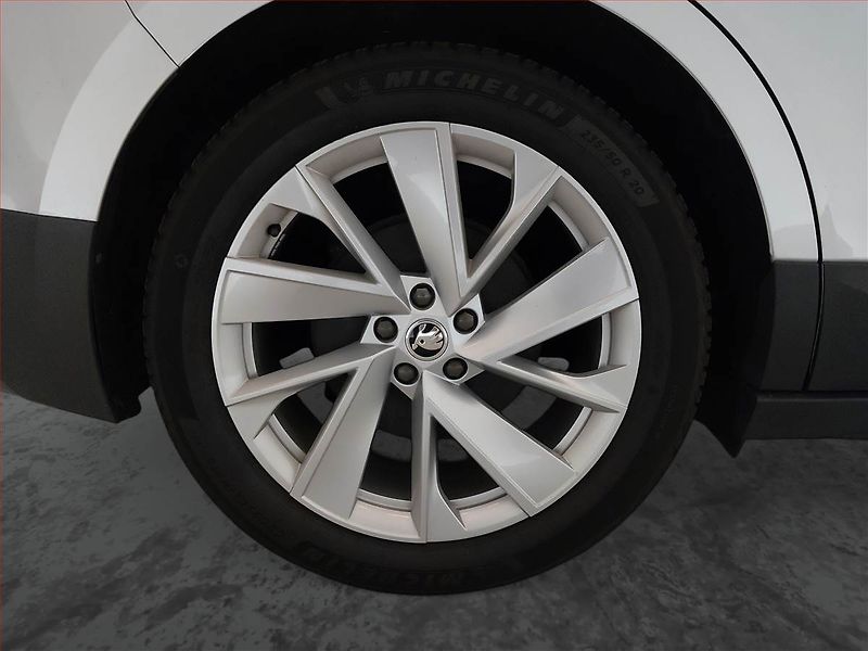 Škoda Enyaq (2021) Suite 60 (62 kWh), SoH 92% - fotka 15 z 23