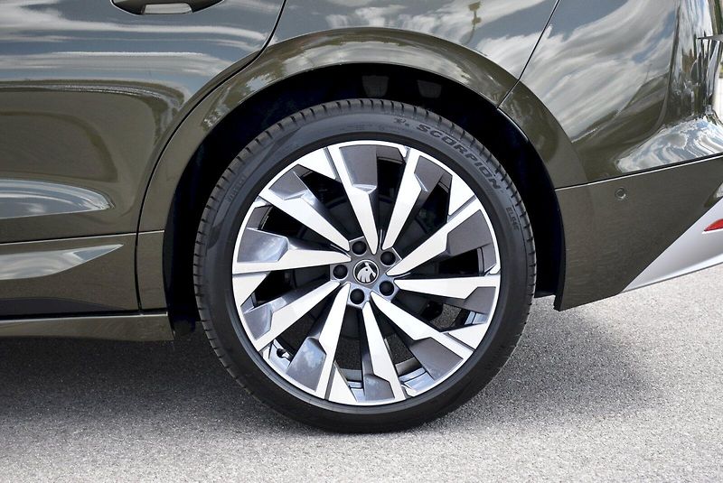 Škoda Enyaq (2026) Laurin & Klement 85x - fotka 35 z 50