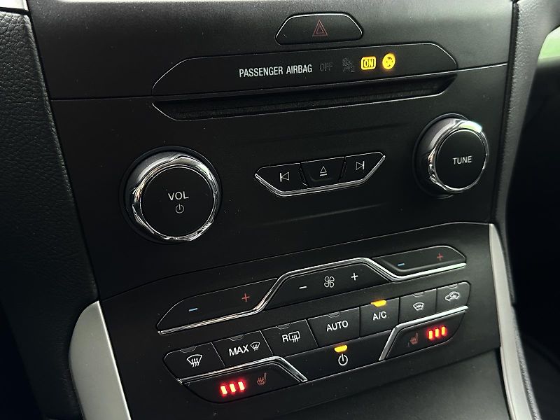 Ford S-MAX 2.0TDCi 150PS AUTOMAT NAVI VÝH - fotka 22 z 46