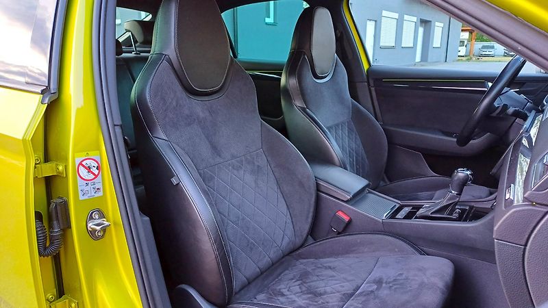 Škoda Superb 140kW TDI 4x4 SPORTLINE - fotka 21 z 47