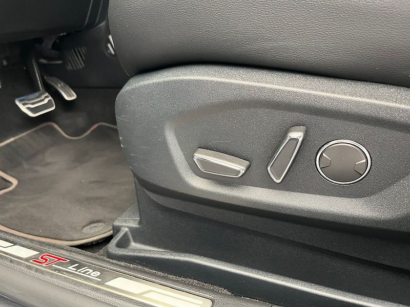 Ford S-MAX 2.5 Duratec HEV ST-LINE - fotka 28 z 68