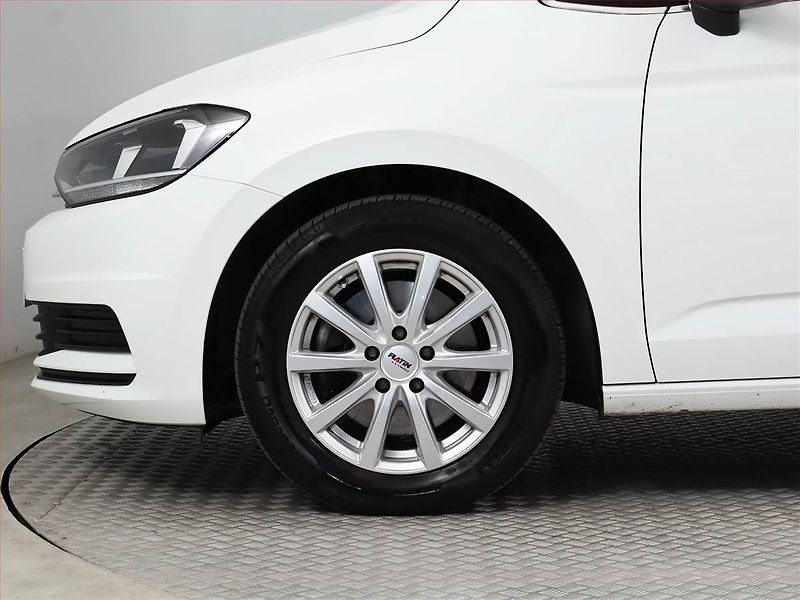 Volkswagen Touran (2021) 1.5 TSI - fotka 13 z 16