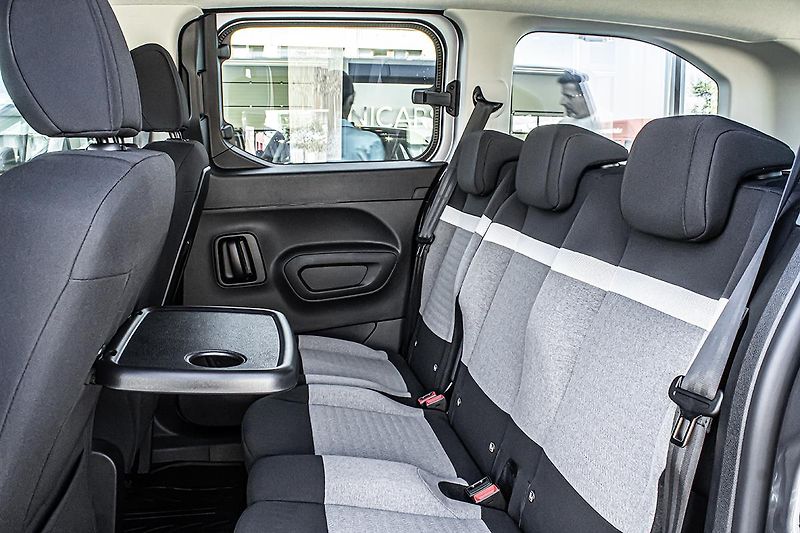 Citroën Berlingo (2026) 1,5 XL PLUS 130k +kamera +zima - fotka 13 z 13