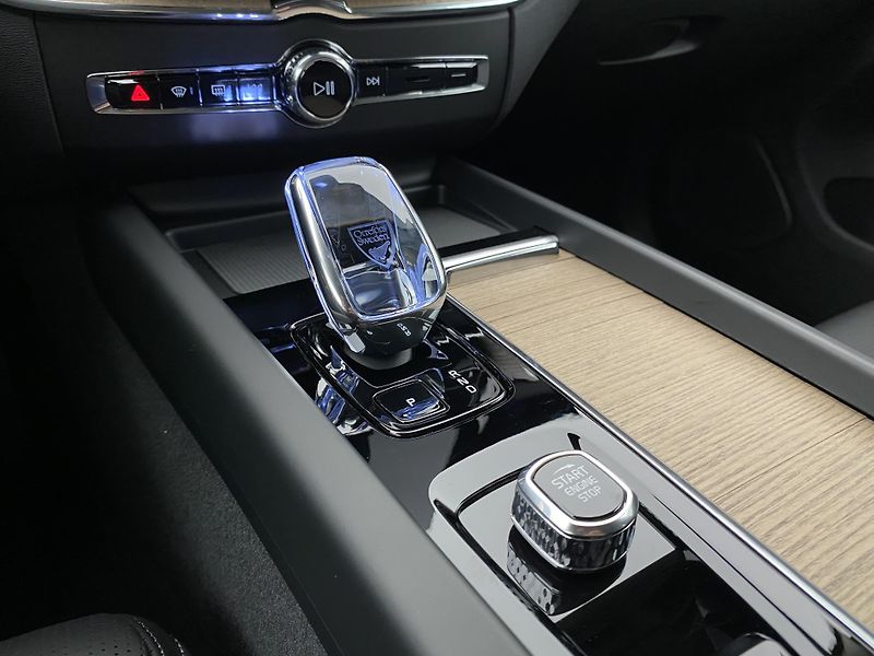 Volvo XC60 (2026) B5 AWD AUT DARK PLUS - fotka 35 z 69