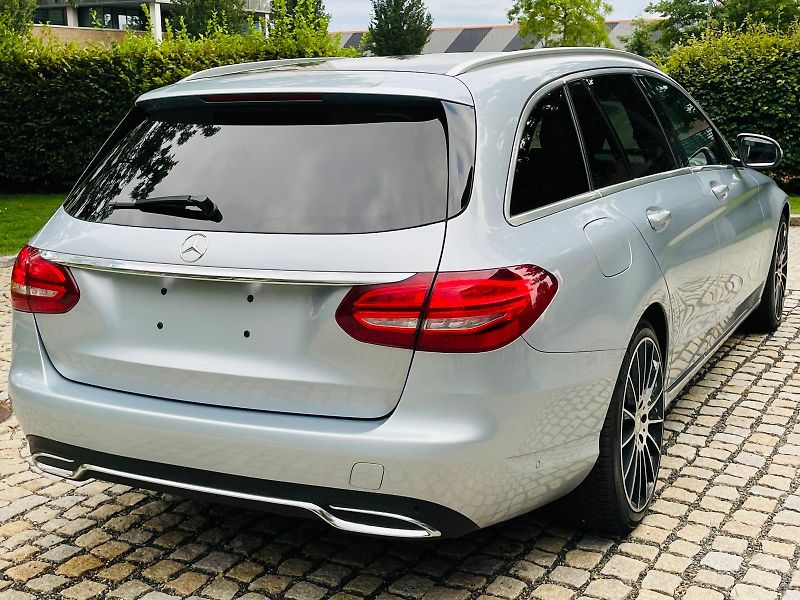 Mercedes-Benz Třídy C 220D MANUÁL VÝHŘEV SENZORY LED - fotka 12 z 52