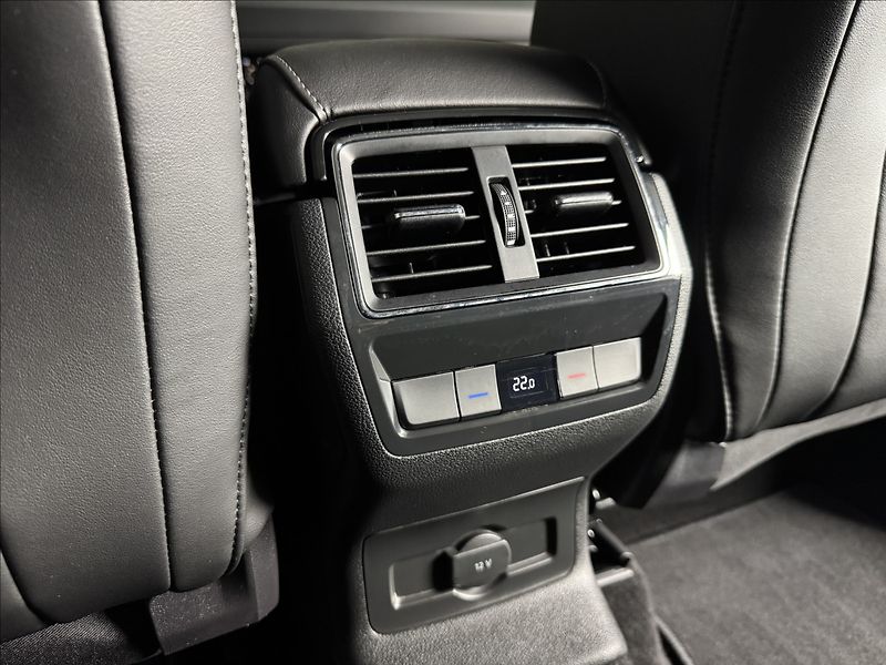 Škoda Karoq 2,0 TDi  DSG 4x4 Style Virtual - fotka 16 z 44