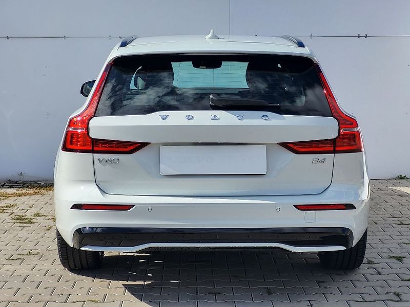 Volvo V60 PLUS DARK B4 FWD 145 kW - fotka 5 z 37
