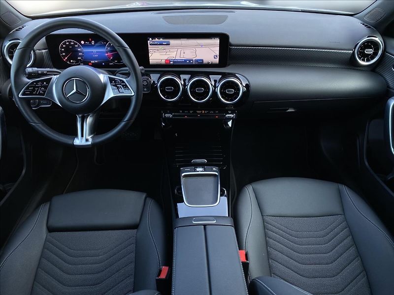 Mercedes-Benz Třídy A A 200 Progressive - fotka 12 z 26