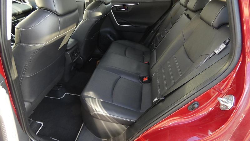 Toyota RAV4 2.5 Hybrid Executive 4WD e-CVT - fotka 20 z 24