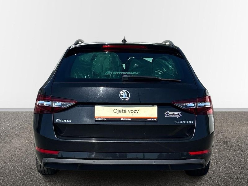 Škoda Superb AMBITION DSG - fotka 17 z 27