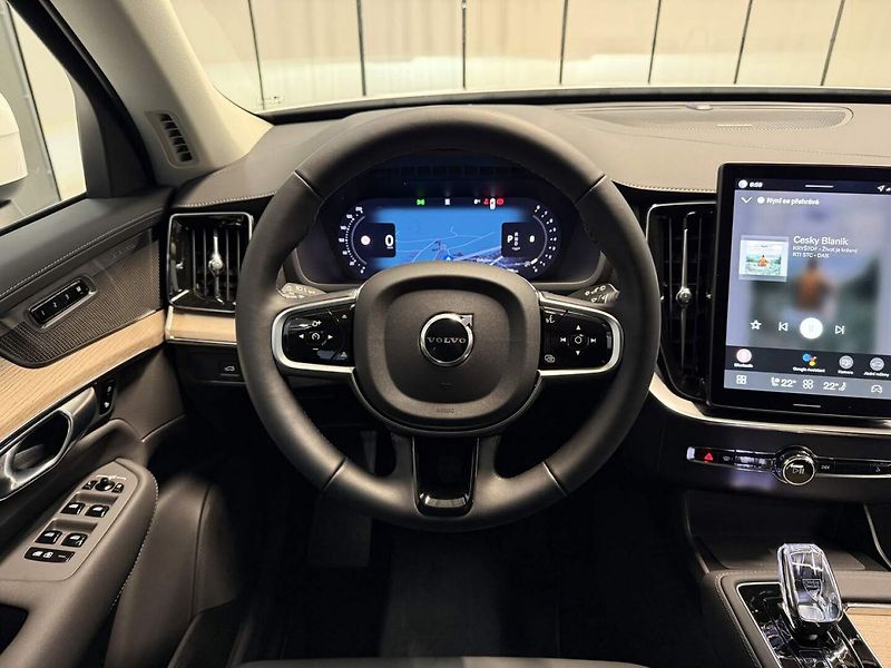 Volvo XC90 (2026) B5 2.0L 250+14 HP AT8 AWD PLUS - fotka 8 z 25