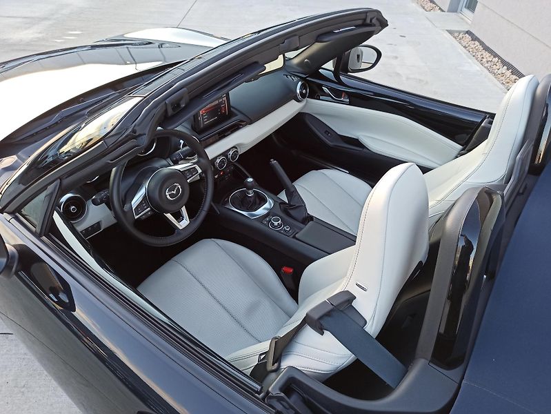 Mazda MX-5 2.0L 135kW SKYACTIV-G ČR 1.MAJ - fotka 15 z 29