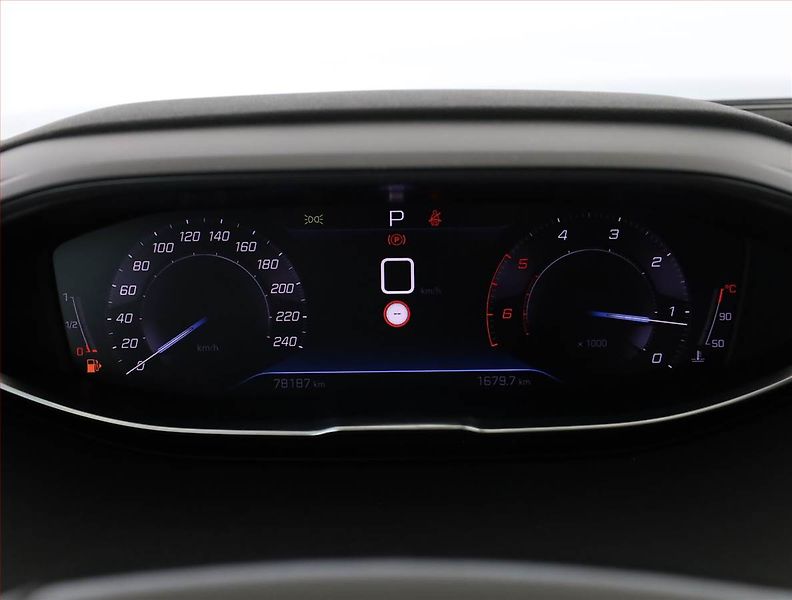 Peugeot 3008 (2023) 1.5 BlueHDi - fotka 9 z 16