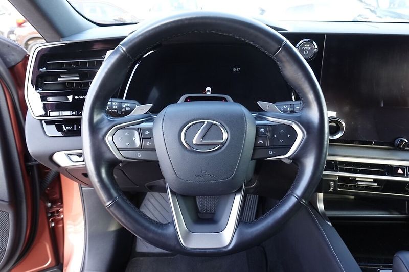 Lexus RX RX450+ PHEV Plug-in hybrid Exe - fotka 19 z 36