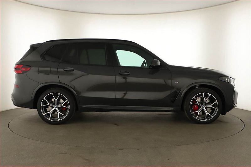 BMW X5 (2026) xDrive30d - fotka 6 z 31