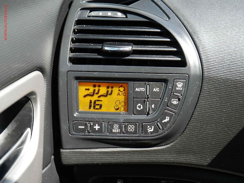 Citroën Grand C4 Picasso (2009) 1.6VTi 7míst, AC, TZ, park - fotka 19 z 19