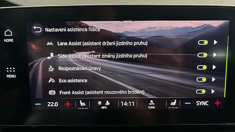 Škoda Octavia 2.0 TDI DSG 4x4 Scout Combi - fotka 25 z 28