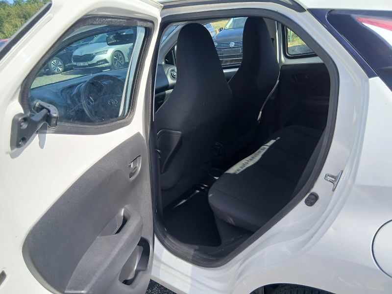 Toyota Aygo 1.0, 51 kW, klima - fotka 27 z 38