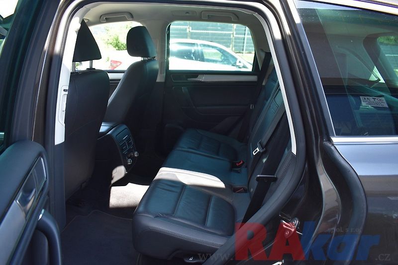Volkswagen Touareg (2015) 3,0 TDI 4M - 193 kw - fotka 10 z 34