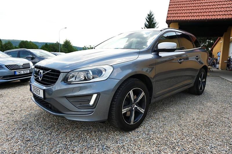 Volvo XC60 (2017) R-DESING 2,4 D4 140 kW - fotka 8 z 57