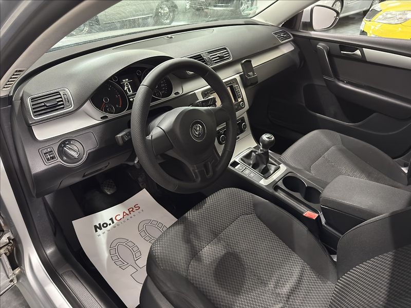 Volkswagen Passat 1,6   TDI 77KW VÝHŘEV TAŽNÉ - fotka 7 z 26