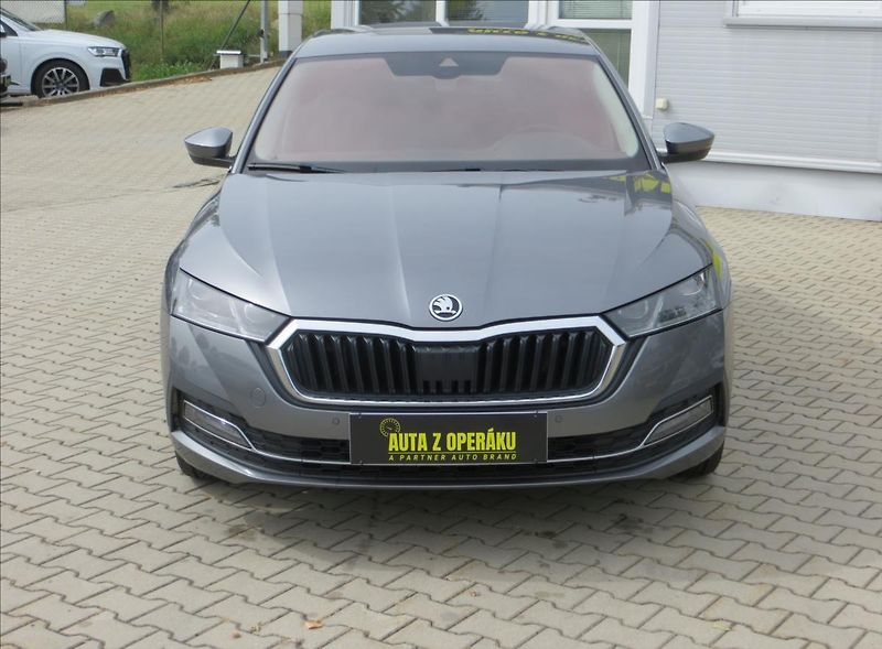 Škoda Octavia 2,0 TDI DSG Style 110kW Tažné - fotka 2 z 31