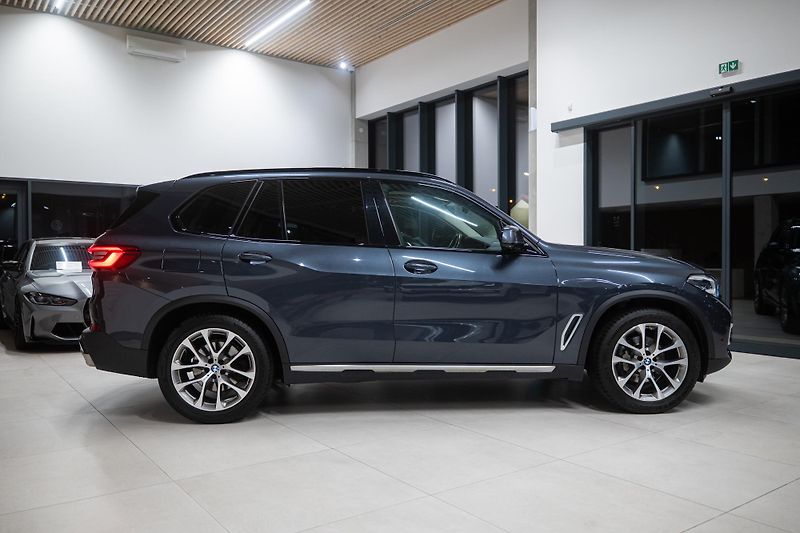 BMW X5 (2019) 30D 195 KW VZDUCH, PANO - fotka 11 z 46