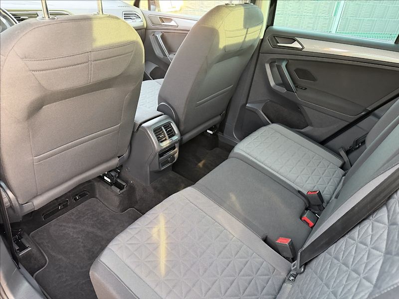 Volkswagen Tiguan 2.0 TDI Life ACC - fotka 19 z 23