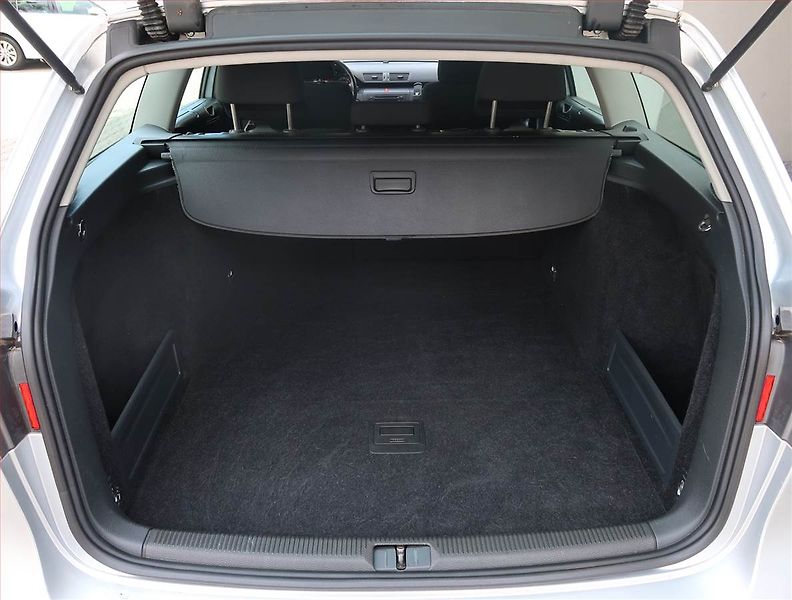 Volkswagen Passat (2005) 2.0 TDI, Tažné - fotka 13 z 16