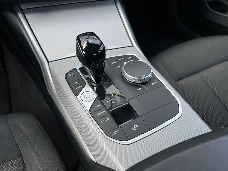 BMW Řada 3 318i A/T Model Advantage - fotka 22 z 26