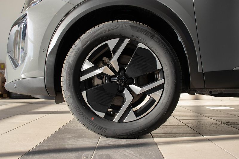 Peugeot 2008 ALLURE Hybrid 145 e-DCS6 - fotka 16 z 16