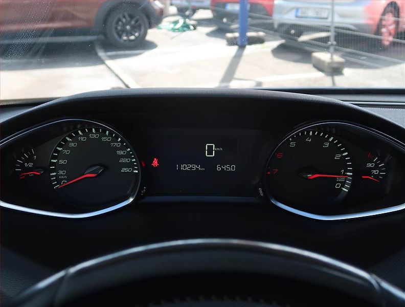 Peugeot 308 (2017) 1.2 PureTech, Serv.kniha, Navi - fotka 11 z 20
