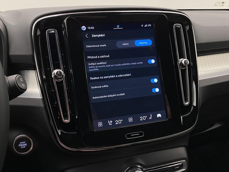 Volvo XC40 (2026) B3 AUT DARK PLUS - fotka 52 z 60