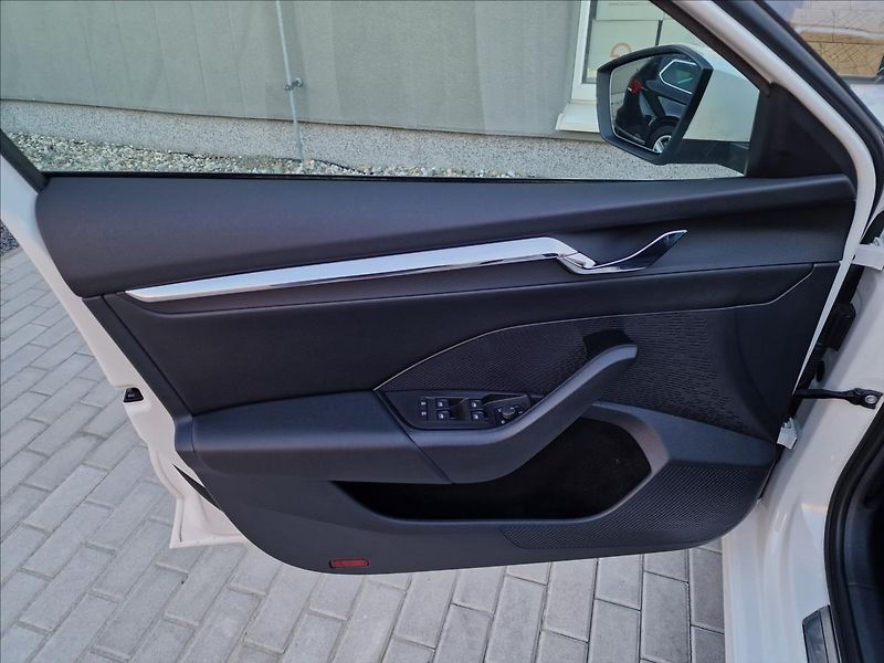 Škoda Octavia 2.0 TDI Style Combi,ČR,1.Maj. - fotka 38 z 49