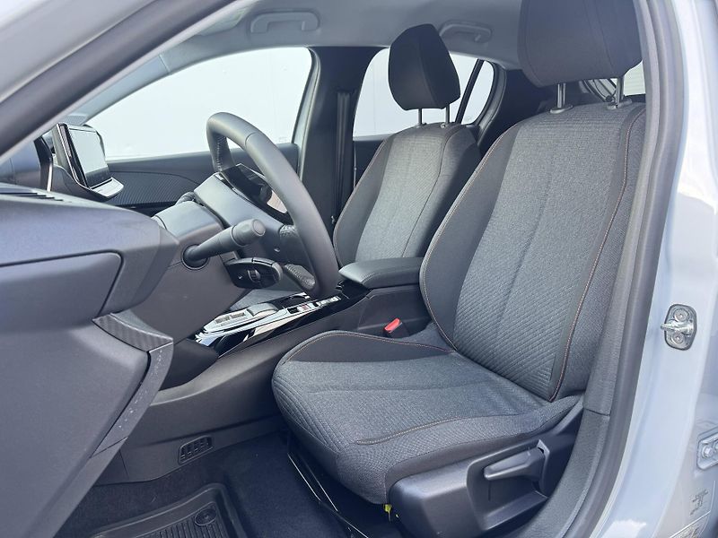 Peugeot 208 (2025) BUSINESS e-DCS6 Hybrid - fotka 7 z 10
