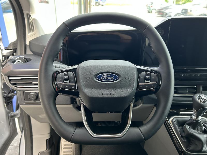 Ford Tourneo Custom Titanium L1 2.0 EcoBlue 110 kW - fotka 18 z 34