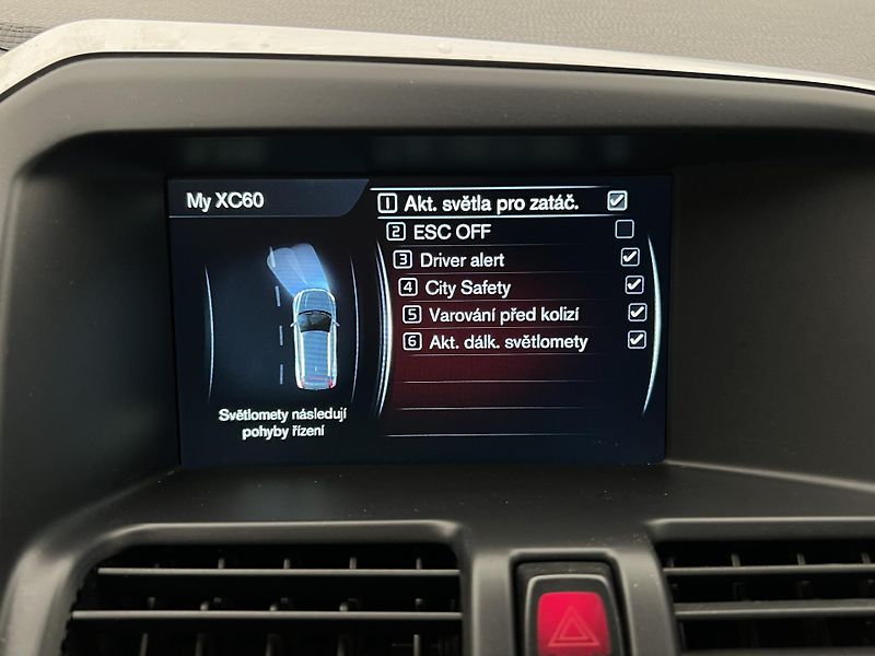 Volvo XC60 D5 AWD SUMMUM AUT CZ - fotka 29 z 38