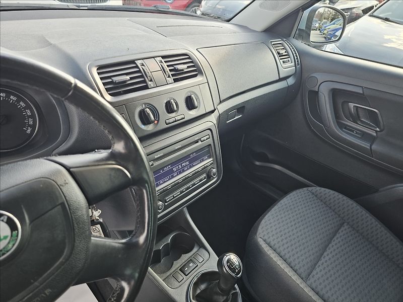 Škoda Fabia II 1,2TSi 77KW Ambiente - fotka 13 z 42