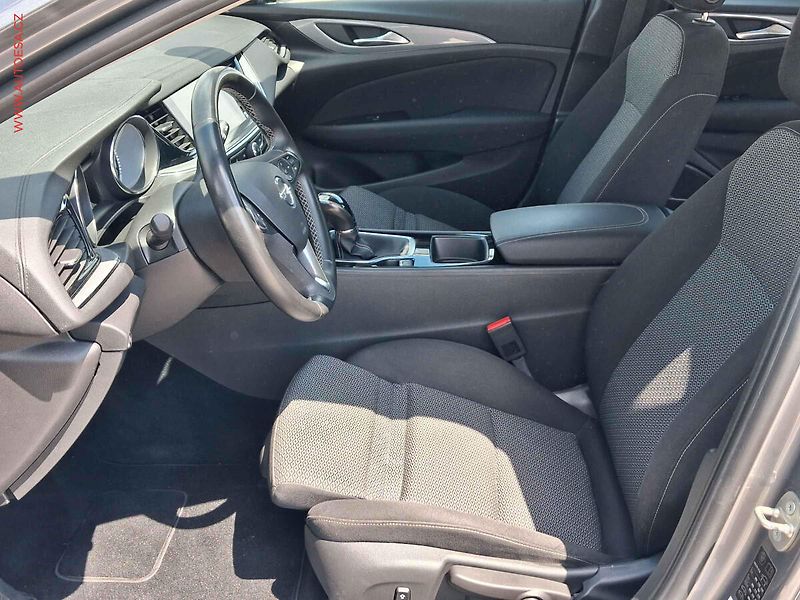 Opel Insignia (2018) 2.0 CDTi, LED, navi, park - fotka 9 z 23