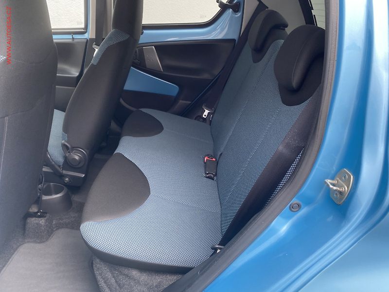 Toyota Aygo (2014) 1.0i, ČR, AC - fotka 10 z 14
